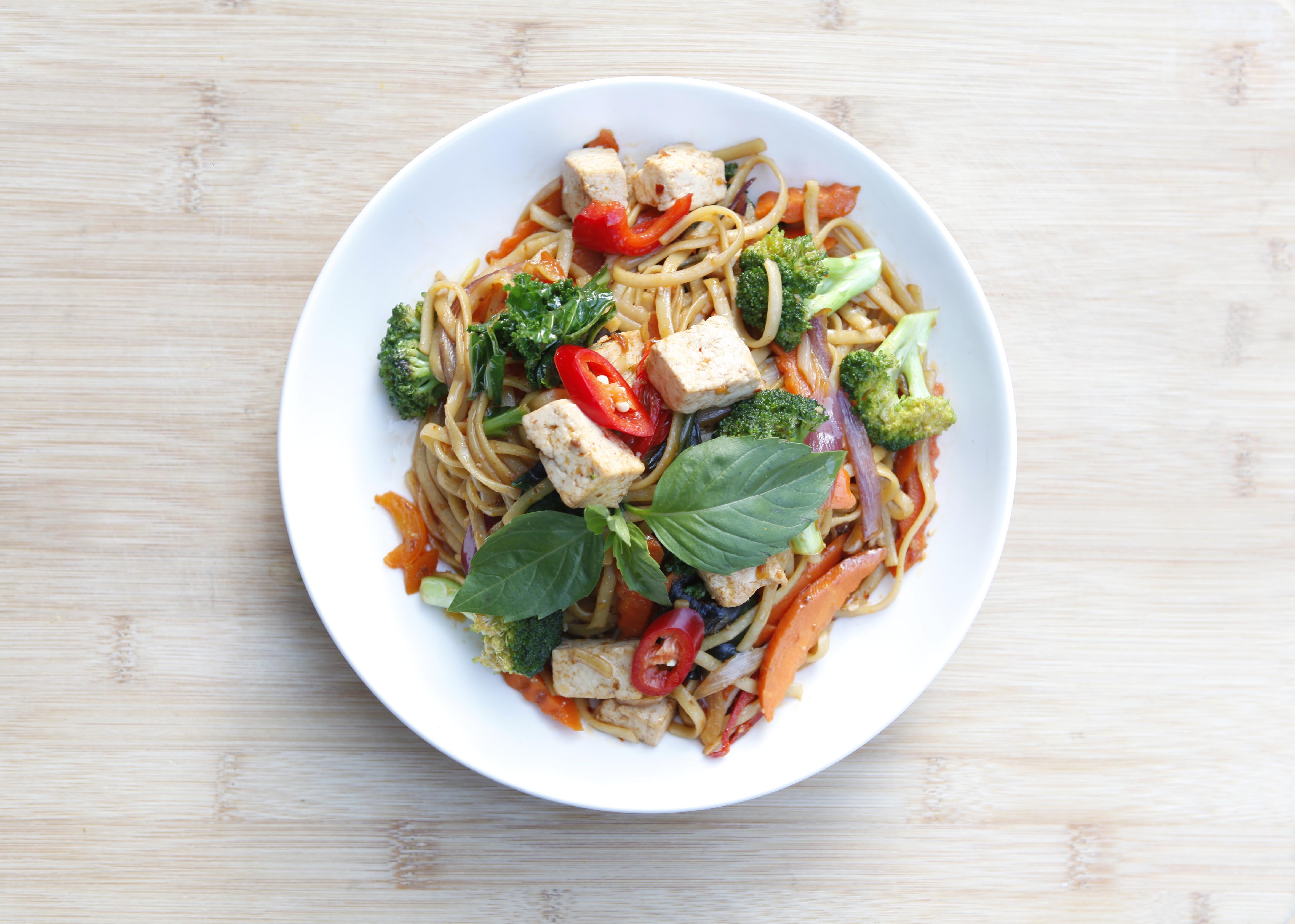 Savory and spicy Thai fusion linguine pasta with broccoli, carrot, chili pepper, tofu and basil, also known as drunken linguine.